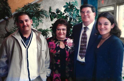 Kidney transplant patient, Eileen, with her family